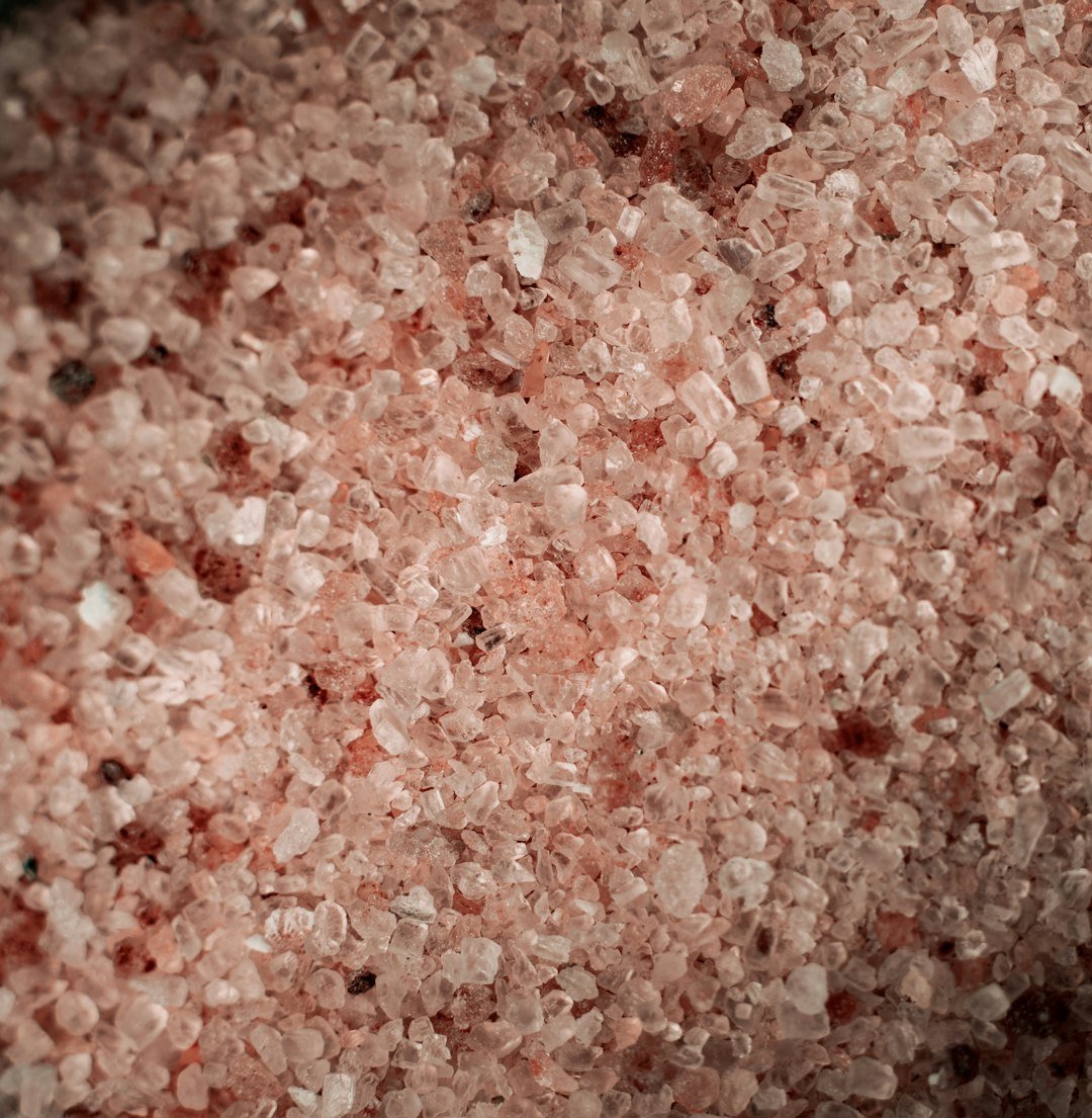 Fine pink Himalayan salt crystals for wholesale buyers